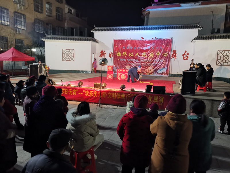 姚李镇新时代文明实践所：旱船踩街戏曲展演闹出幸福