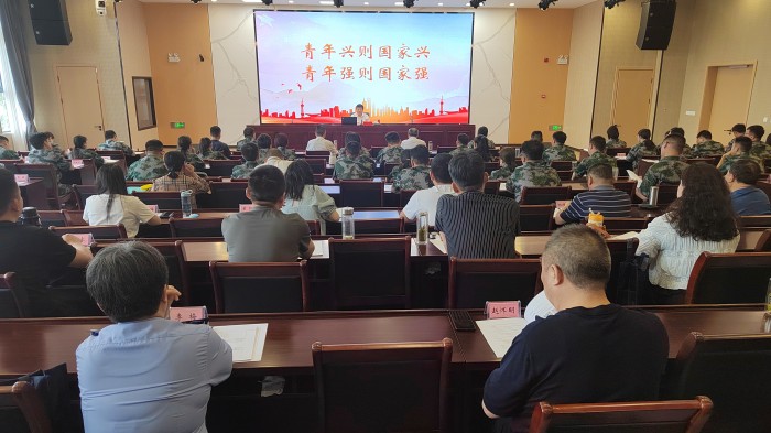 赵珞出席全区青年干部培训班开班式并授第一课
