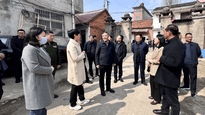 区委树立和践行正确政绩观学习教育专题读书班暨区委理论学习中心组学习会议召开