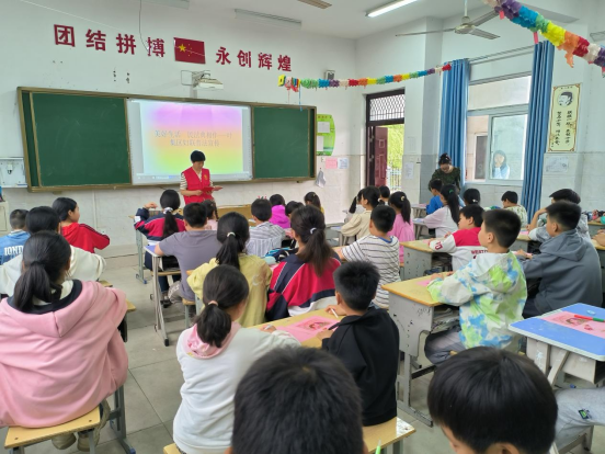 叶集区妇联：传承好家风 共建幸福家
